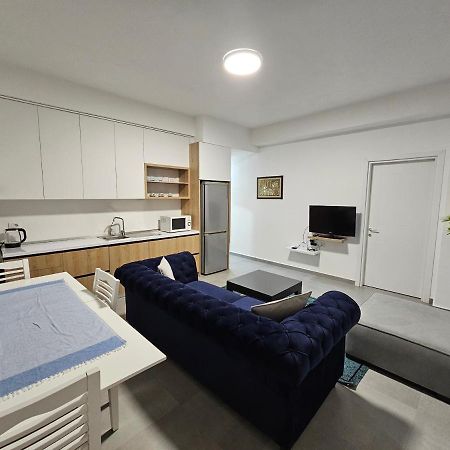 Daily Apartment In Center Тирана Экстерьер фото