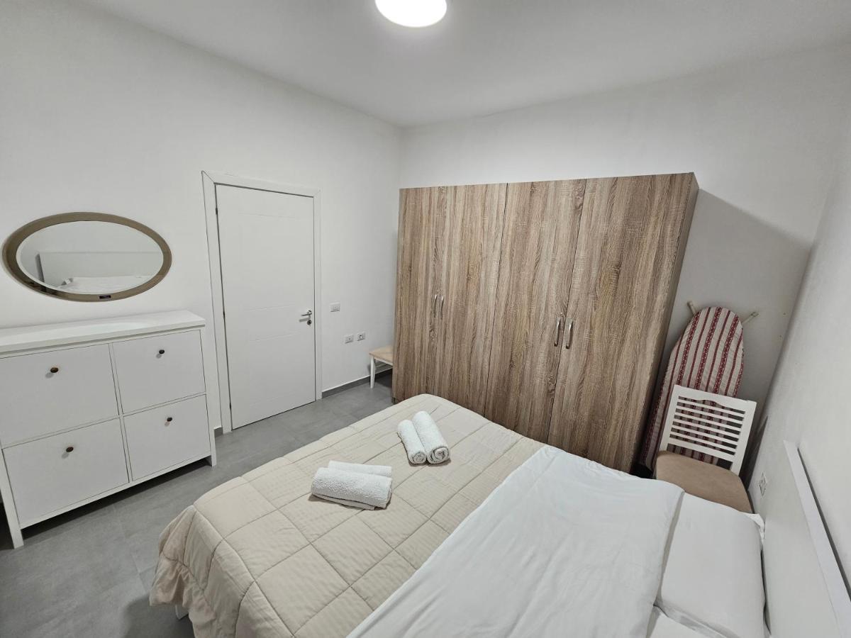 Daily Apartment In Center Тирана Экстерьер фото