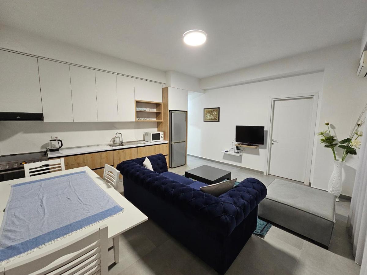 Daily Apartment In Center Тирана Экстерьер фото