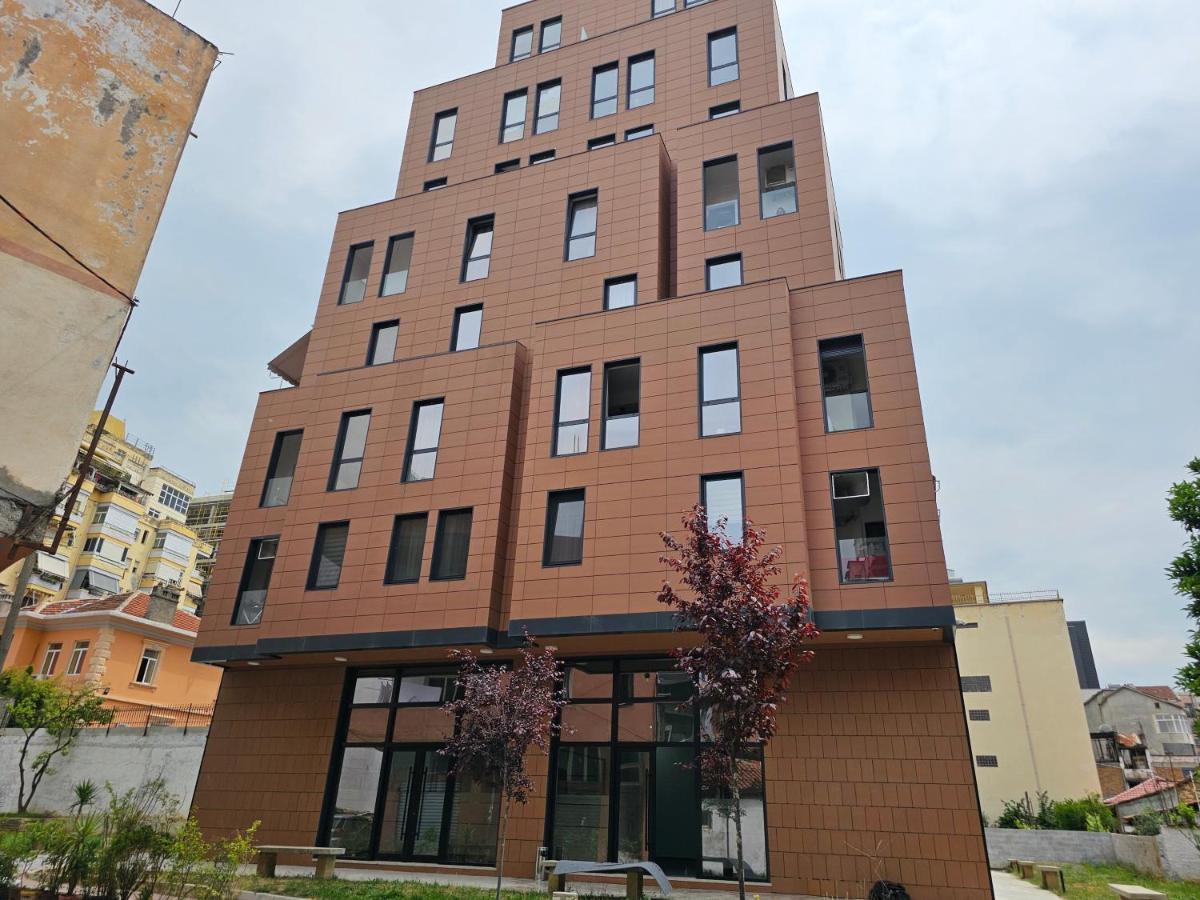Daily Apartment In Center Тирана Экстерьер фото